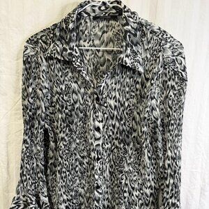 Essentials By Milano Shirt Animal Print Button front 3/4 Sleeve Black & White